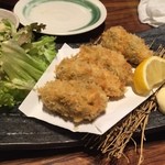 Kaisen Izakaya Sorabouzu - カキフライ。お店のオススメの食べ方はお塩ということで、お塩でいただきました。