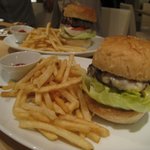 マルシェ デ ギンザ - 三重バーガー