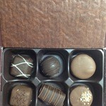 GODIVA - ’１５年１１月　ゴディバ 限定ボックス 6粒入　｜種類別名称｜　チョコレート　｜内 容 量｜　6粒・・・☆３．５
