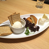八吉 新宿西口店 - チーズ盛り合わせ
