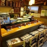 Takara Zushi Bunten - きっつきつでこのくらいな店内