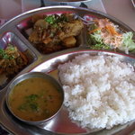 サンサール - ネパールランチ(ダルバート)　－アチャール、タルカリ、ダールスープ、ライス、サラダ、ドリンク