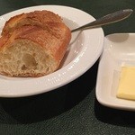 プチ ヴェルドー - Aランチのパン