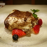 アルポルトカフェ - ふわっと溶ける自慢のティラミス