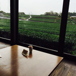 Sano Seichajyo - 大きな窓から見える茶畑(天気が良ければ富士山も、、、)