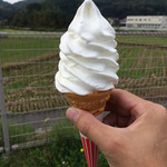 朝搾りソフトクリーム titi 藤井牧場 - ソフトクリーム、バニラ