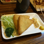 Izakaya Kitasenryou - はんぺんフライ。マヨネーズとからしが添えてあります。それをつけて食しました。