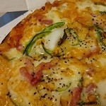 ピザーラ - ハーフ＆ハーフで，好きなモントレー・トマトと，
半分は初めてのもち明太子ピザＭサイズ（２，１３０円）