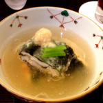 御料理 辰むら - 【2015年11月再訪時】椀物：穴子豆腐。前回も頂きましたが、寒くなる季節こそ頂きたい一皿。ダシ→ショウガ→穴子と順番に甘みと香りがやってきます。