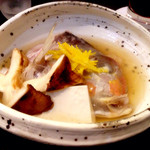 御料理 辰むら - 【2015年11月再訪時】蒸物：ぐじの酒蒸し。ぐじは甘鯛のこと。滲み出るダシがたまりませーん(´∀｀*)ﾎﾟｯ。全く説明はなかったけどなにげにデカイ松茸が鎮座していました。