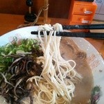 とんこつらーめん ひかり - ストレート細麺