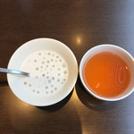 四川料理　天華 - ランチセットのデザートとお茶