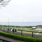 絶景レストラン うずの丘 - 曇り空だけど、明石海峡大橋が見えているのだ