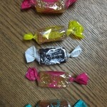 みすゞ飴本舗 飯島商店 - ひとつずつセロハンに包まれています。