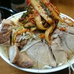 ラーメン二郎 亀戸店 - 小ブタ790円＋タマネギキムチ100円
