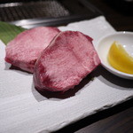 焼肉名匠 山牛 - 極厚タン