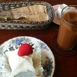 レストラン&カフェ ポテト - 苺のぎゅうひ包み♪&アイスコーヒー♪