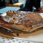 よねさん - お通しのブリかま焼き（6人でシェア）