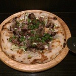 BARU 竹末 - 叉焼と葱のピザ（880円）ミラノ風生地と中華風の具材の意外な好相性。