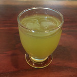 Taihou Ramen - この、緑茶。実は凄く喉越しが良くて美味しかった。ラーメンにぴったり！