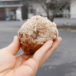 吉野鶏めし保存会 - 鶏飯、握りたてのほんのり温かくほろりと崩れる感じ