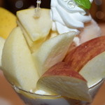 タカノフルーツパーラー - リンゴのパフェアップ