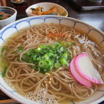 荒神茶屋 - 蕎麦は細めの蕎麦で出汁が上品な薄味、このセットで６２０円ならほぼ観光地になってる篠栗ならばＣＰも味も満足出来ると思います。
