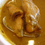 Cha Yu - 龍井茶葉カレーのアップです　チキンと茶葉入り