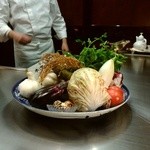 秋田牛鉄板焼 銀座五明 - 季節の野菜を見せてくれます・・。