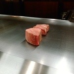 秋田牛鉄板焼 銀座五明 - こんな感じで・・。