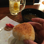 軍ちゃん - 《焼おにぎり》300円、
      《味噌汁》200円、
      《ゆずハイボール》400円、
      2015/11/21