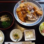 Mirakutei Shimada - ◆私は「あら炊き定食（1200円：外税）を選びました。
                        あら炊き・大根なます・お吸い物・香の物・サラダ・ご飯のセットです。