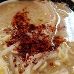 ホープ軒本舗 吉祥寺店 - 途中から唐華投入。ここから一気に汗が噴き出します(^^