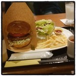 笹塚ボウル - SASABOバーガーランチ。
割とちゃんとしてる。
飲んで食えるのはよいね。
ボウリングの単価は高め。