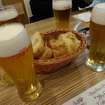 イタリアン酒場 コジコジ 秋田駅前店 - バゲットはオリーブオイルをつけて