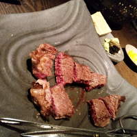 但馬屋イーマ - 内モモステーキ（店員さんが焼いてくれました）