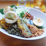 アハサ食堂 - マレーシアのモザイクごはん ナシカラブー(1200円)