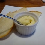 ピュールピュール - ◆自家製りんごバター＆パン
リンゴの爽やかな風味を感じるバター。くどくないので食べやすいですよ。