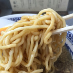 玉川大盛軒 - 麺は拘りの全卵無加水麺、中太の縮れ麺