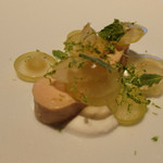 レフェルヴェソンス - カルチャー：
      フォアグラのナチュレルとマスカット、コンブチャ漬けセロリ、麹発酵乳、蜂蜜酒のジュレ、ライムとミント