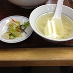 ぎょうざの満洲 - スープとお漬物