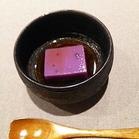 北新地 鮨 なか川 - 紫芋の芋豆腐です。甘くはありません。