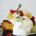 キビ カフェ - 洋梨とザクロのタルト