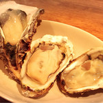 sake oyster BAR 石花 - ・石川  能登岩牡蠣
            ・兵庫  坂越
            ・広島  先端
            ※左から