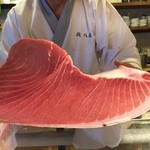 Masahachi Zushi - 長崎県壱岐産の生の本マグロで１キロ２５０００円もするそうです。築地のマグロ屋はこちらと銀座九兵衛ともう一店舗に卸しているそうです。