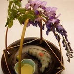 二文字屋 - 藤の花を飾って、さよりの昆布締めの「藤の花造り」が出てきました「掲載許諾済み」