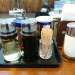めの娘 - 【2015.11.25(水)】テーブルにある調味料