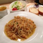 Espetalia - H.27.11.25.夜 パスタランチ 900円(海老のラグーソーススパゲッティ・パン)