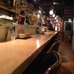 Espetalia - H.27.11.25.昼 カウンター席最奥から入口・テーブル席方向