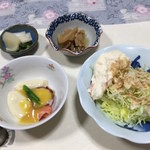 御食事処 ツル - ツル定食のサラダ、前菜などなど